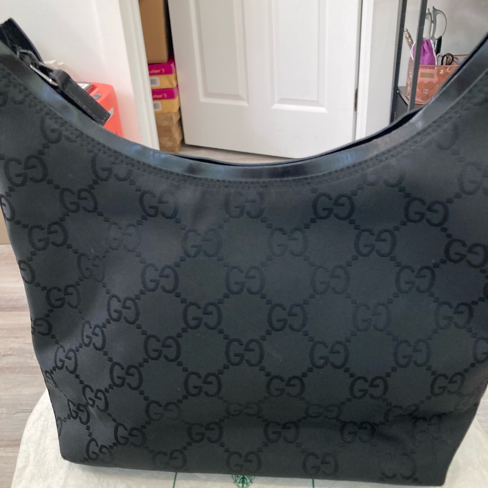Pre-loved Gucci Black GG Canvas Shoulder Handbag - Picture 2 of 12